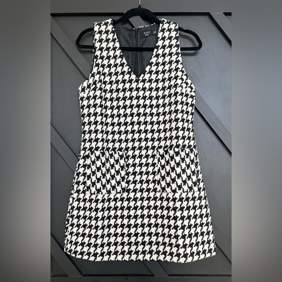 VICI Haydie Tweed Houndstooth Mini Dress, Size Small - Picture 5 of 12